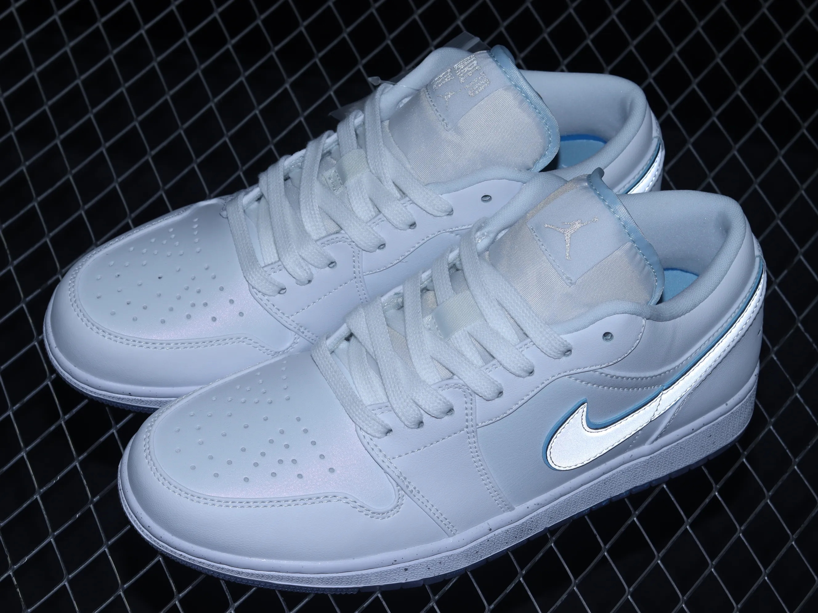 All categories Air Jordan Jordan series basketball shoes Air Jordan 1 Low Air Jordan 1 Low "Dare To Fly" AJ1 Joe 1 White Firefly low-top basketball shoes FB1871-101